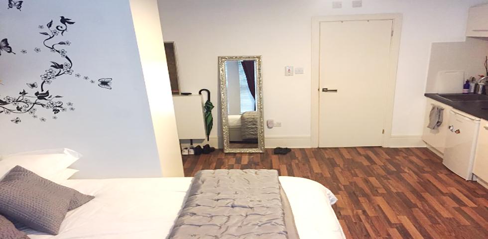 			UNDER OFFER , Studio Apartment, 1 bath, 1 reception Apartment			 Sherriff Road, WEST HAMPSTEAD